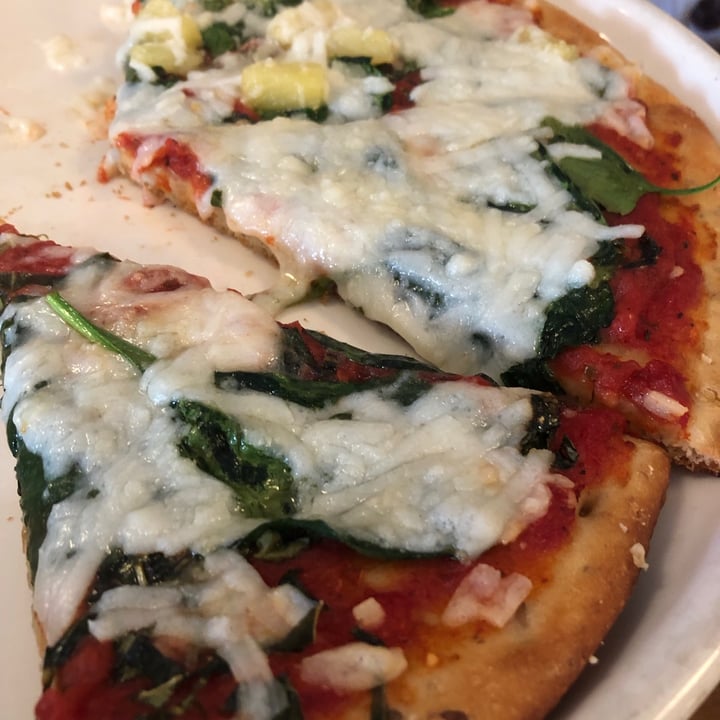 photo of Lennie's and the Bloomington Brewing Co. Brewpub Vegan Pizza shared by @kialanif on  30 Jun 2021 - review