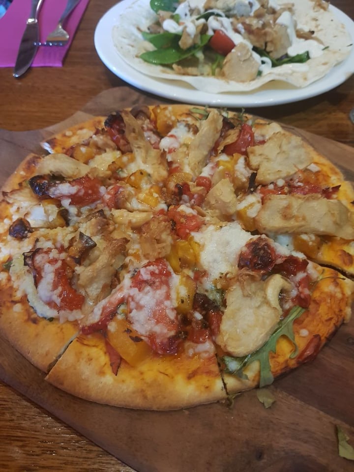 photo of Old Boundary Hotel Chickn & Veggie Pizza shared by @clareodgers on  23 Jan 2020 - review