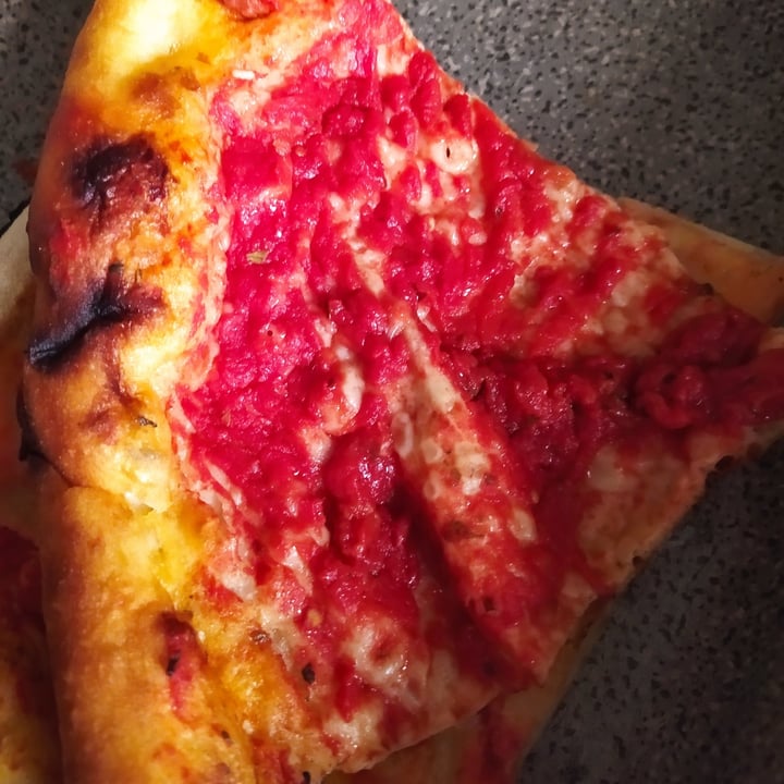photo of Pizzeria Napule E' pizza marinara shared by @nyna on  03 Jun 2022 - review