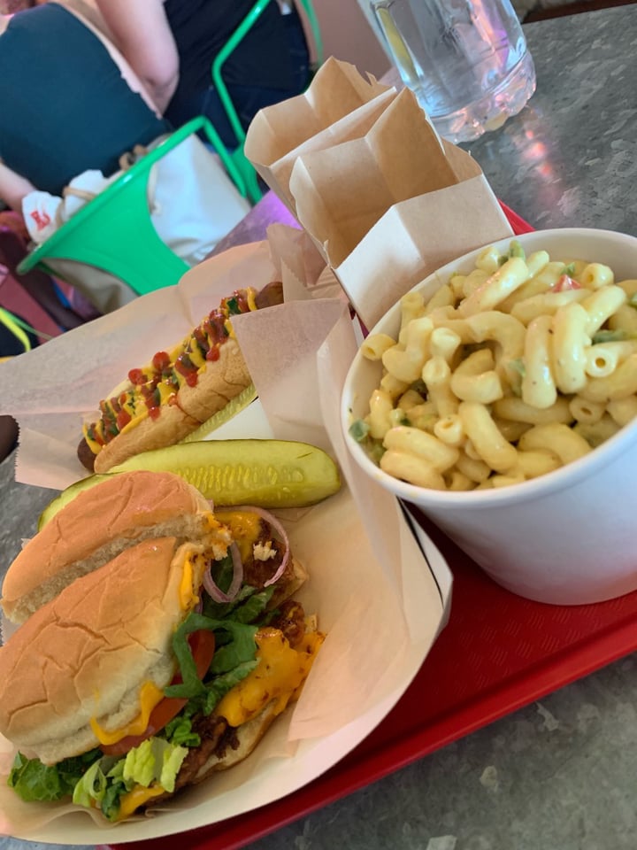 photo of Rip's Malt Shop Single Cheese Burger shared by @angelascarfia on  09 Aug 2019 - review