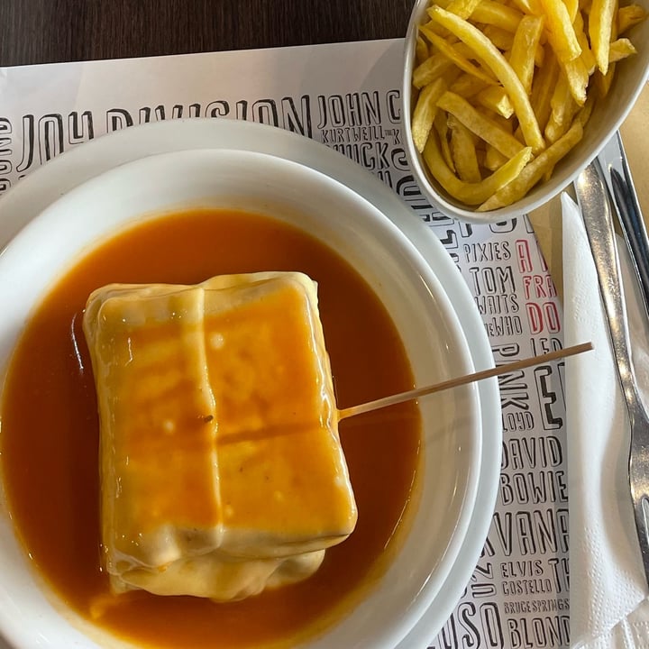 photo of Lado B Café Francesinha Vegana shared by @nereacalo on  21 Oct 2022 - review