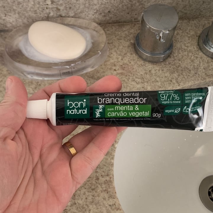 review photo of Boni natural Creme dental branqueador com menta e carvão vegetal shared by @tchelocavalera on 22 Apr 2022 - review
