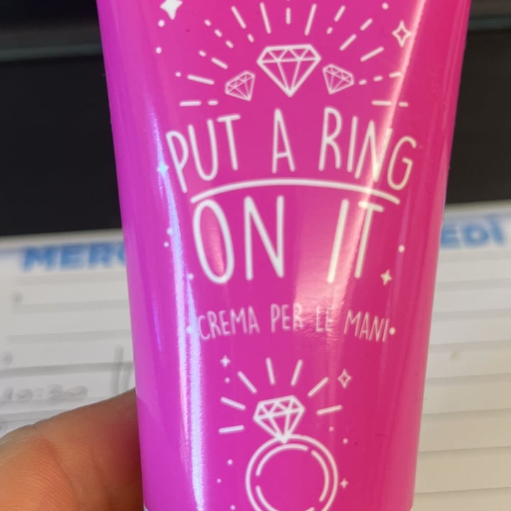 photo of Veralab Put a ring on it shared by @fedegarbe on  23 Mar 2022 - review