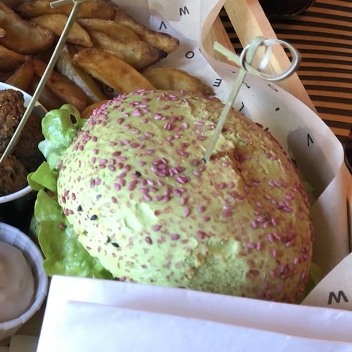 photo of Flower Burger Elf burger shared by @soniabbb on  16 Dec 2021 - review