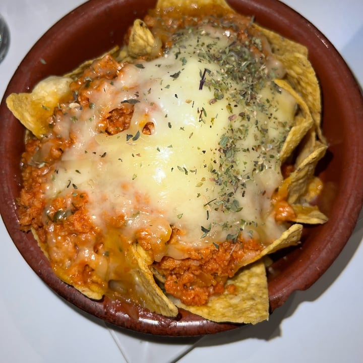 photo of El Ojú Nachos con queso shared by @dietistavegano on  08 Nov 2022 - review