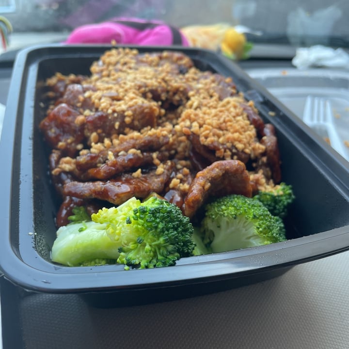 photo of Chef Kenny’s Asian Vegan Vegan Crispy Beef shared by @lasvegan on  20 Jun 2021 - review