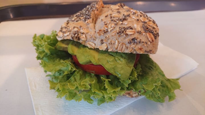 review photo of BackWerk Chai Brötchen Avocado Vegan shared by @denebi on 09 Mar 2020 - review