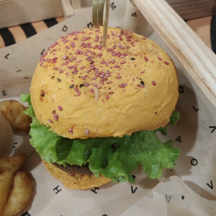 photo of Flower Burger hercules burger shared by @chiaracappellini on  11 Oct 2022 - review