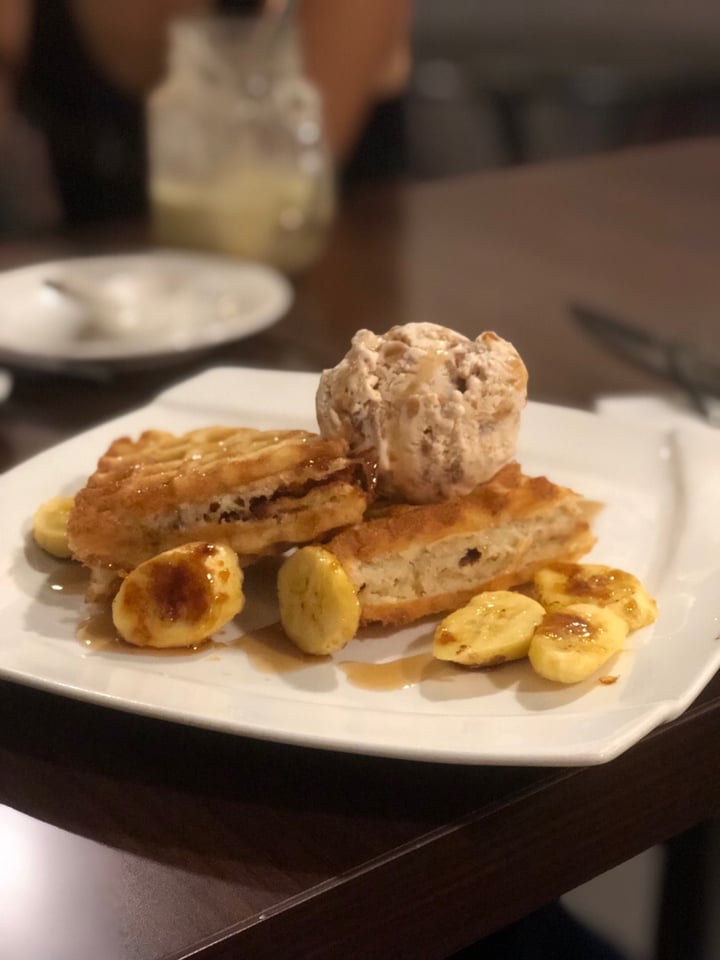 photo of Well Dressed Salad Bar Fluffy Vaffles with Vegan Ice Cream shared by @alyrauff on  19 Oct 2018 - review