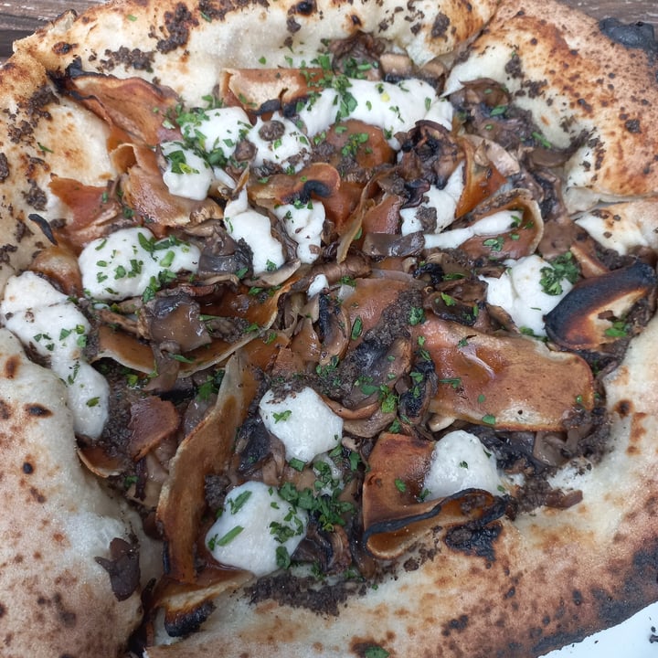 photo of Parco Romano Biodistretto Castelli Romani pizza boscaiola shared by @juliet17 on  26 Aug 2022 - review