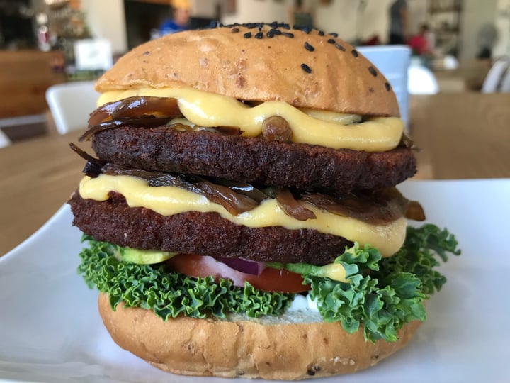photo of La Raíz De La Tierra Double decker burger shared by @vegfriend on  30 Jan 2019 - review