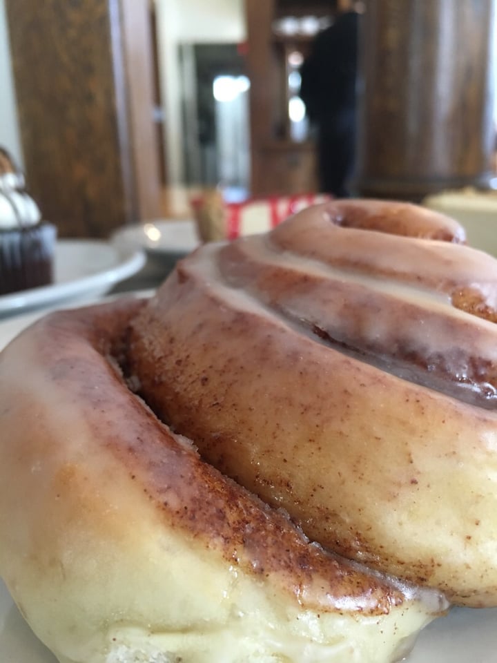 photo of Vegan East Cinnamon roll shared by @katiewink on  29 Apr 2019 - review