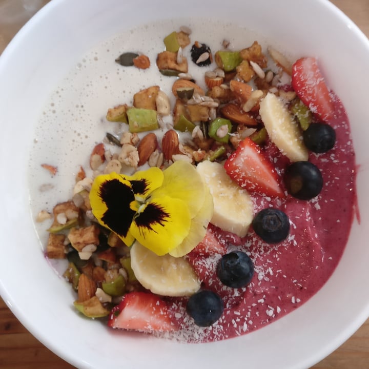 photo of Raw and Roxy (Temporarily Closed) Smoothie bowl shared by @sharkyy on  11 Jul 2020 - review