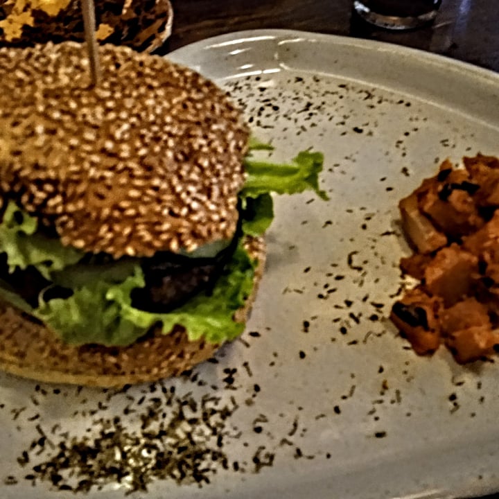review photo of La Encomienda Hamburguesa de lentejas y soja texturizada shared by @goboline on 09 Dec 2021 - review