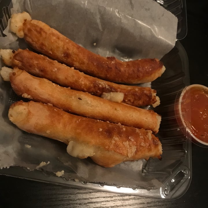 photo of Cruzer Pizza Vegan cheese breadsticks shared by @dominionandchill on  03 Jun 2020 - review