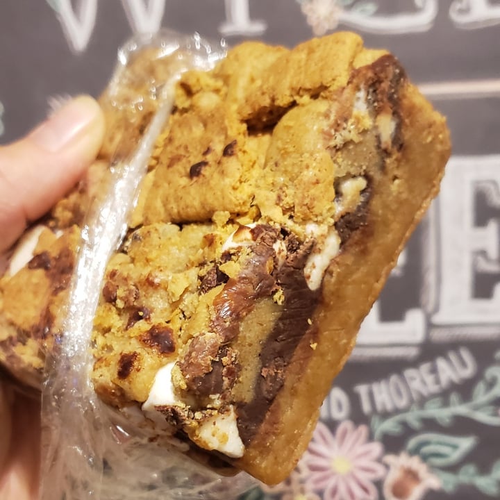 photo of Vegan East S'more Bar shared by @ambularfortheanimals on  22 Oct 2021 - review