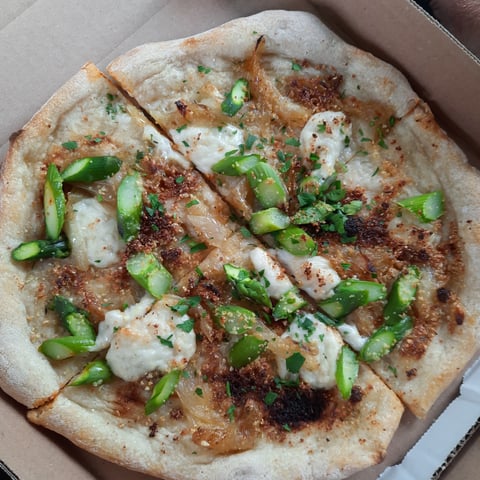 Asparagus, caramelized onion, garlic butter and parmesan cheese pizza