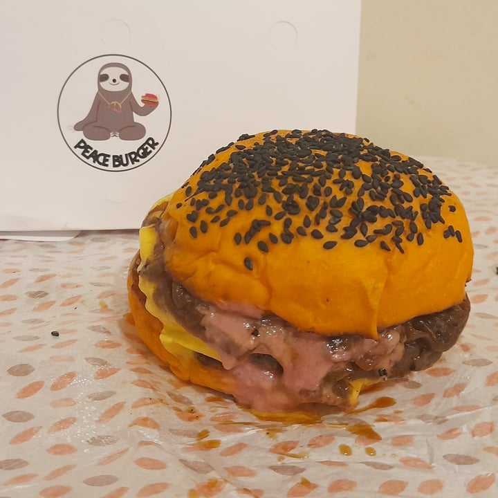 review photo of Peace Burger Sunset Peace shared by @paulatoth on 27 Jun 2022 - review