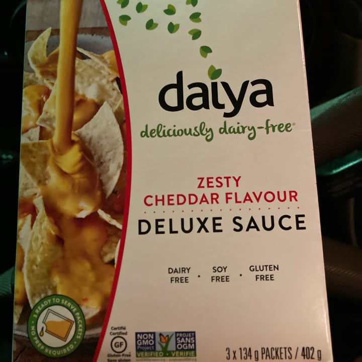 photo of Daiya Zesty Cheddar Style Deluxe Cheeeze Sauce shared by @cuttlefish on  09 Nov 2021 - review
