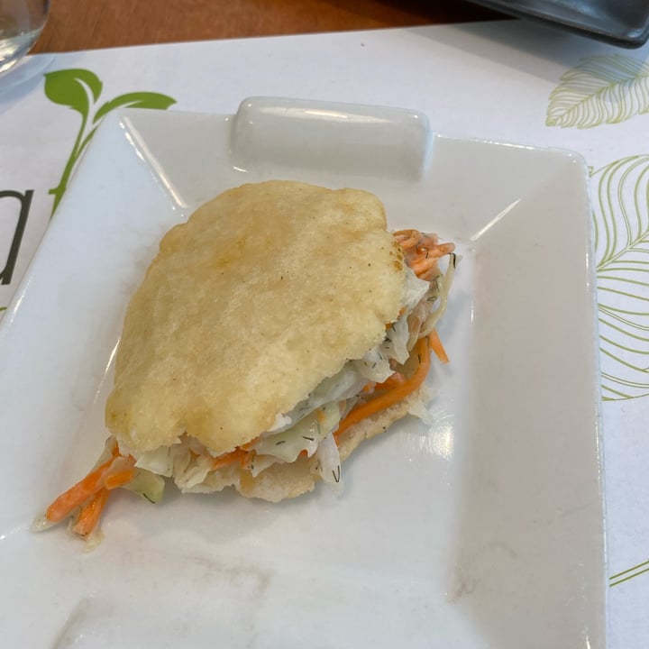 review photo of PISTATXO Cocina Vegetariana arepa venezolana con ensalada de col shared by @verdegiadeite on 25 Jun 2022 - review