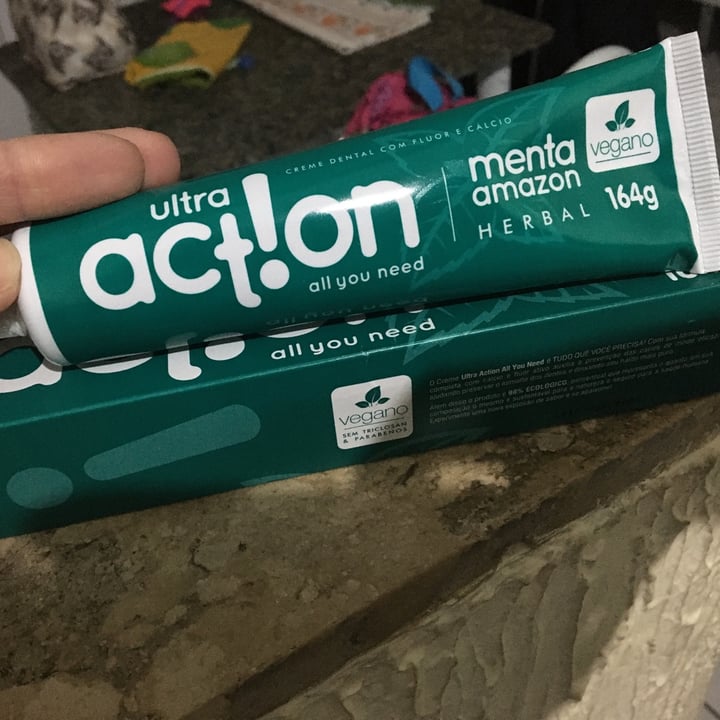 photo of Ultra action Creme dental de menta shared by @katiasimone on  23 Jul 2021 - review
