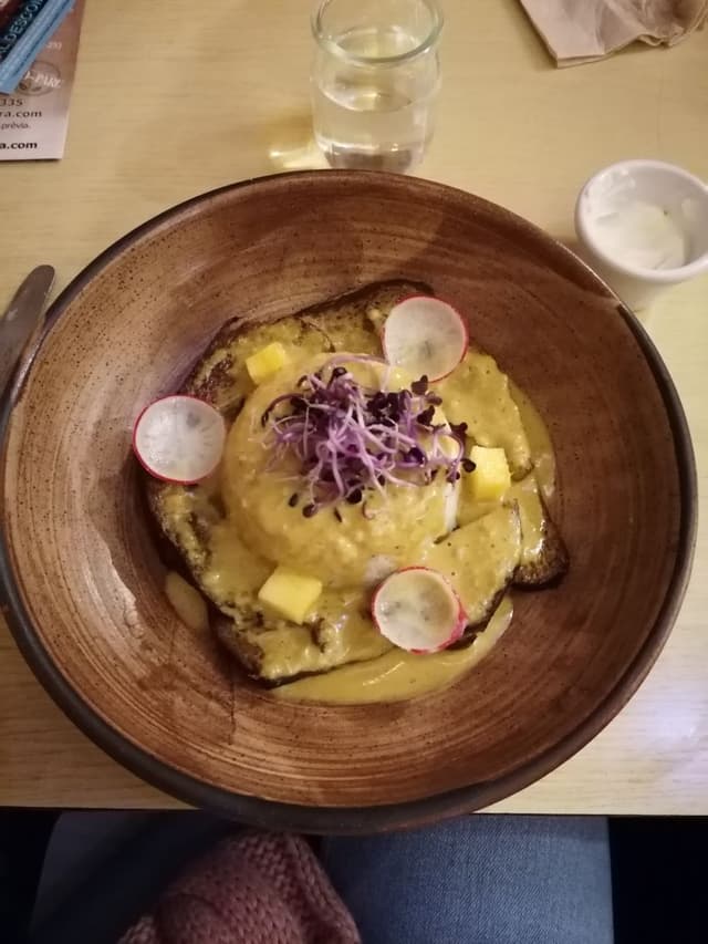 Photo of the dish “Seitan con curry con arroz basati.”