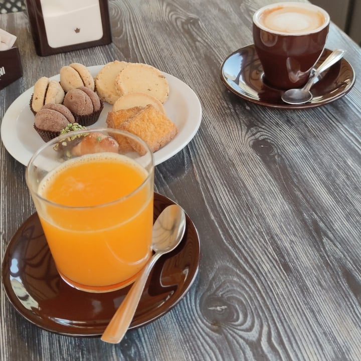 review photo of Pasticceria Caffetteria Garzoni Biscotti misti vegan shared by @alessandrazanini on 12 Mar 2022 - review