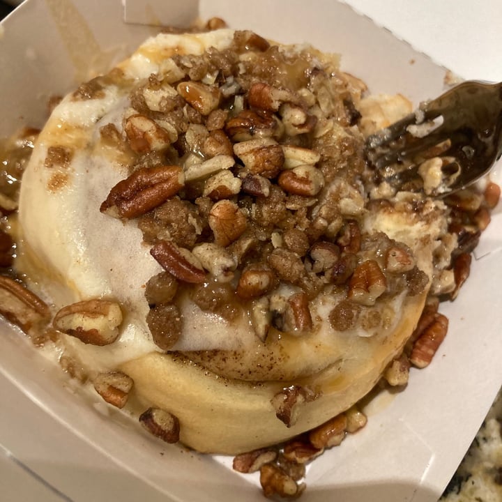 photo of Cinnaholic Shoreline shared by @neonspacebanana on  08 Sep 2021 - review