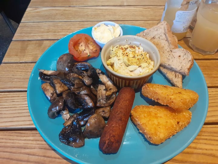 review photo of The Coffee Bean Small Vegan Breakfast shared by @tazafraz on 09 Jan 2020 - review