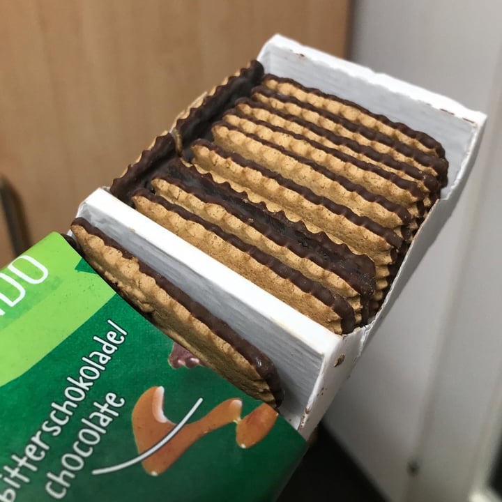 photo of Vemondo Vegan Cookies Dark Chocolate and Caramel shared by @addictedtopeas on  20 Sep 2022 - review