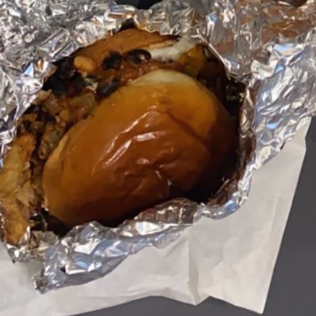 Foto del piatto “Chili Cheese Burger”