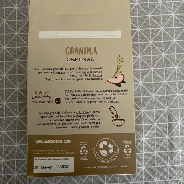 photo of Perfect Bio Granola shared by @alicelimpia on  04 Oct 2022 - review