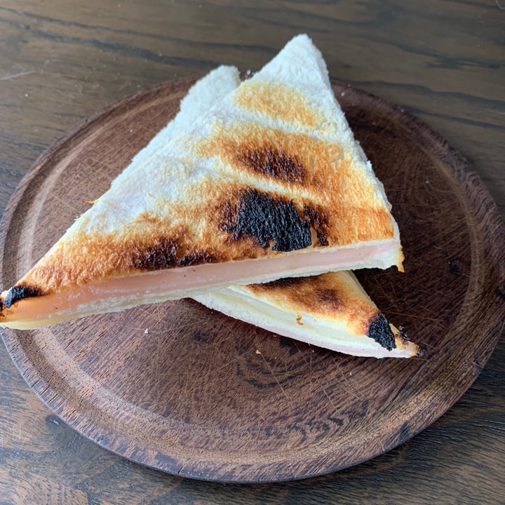 review photo of Veguideli Sándwich De Jamón Y Queso shared by @malonso23 on 22 Oct 2022 - review