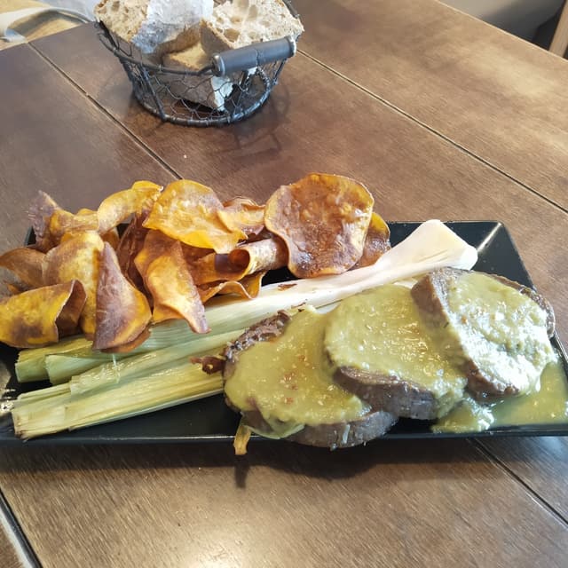 Photo of the dish “Medallones a la crema con puerro asado y boniato”