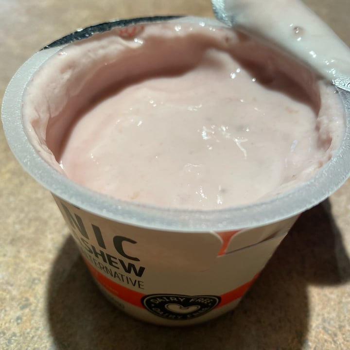 photo of Trader Joe's Organic Creamy Cashew Cultured Yogurt Alternative Strawberry shared by @curvycarbivore on  21 Nov 2021 - review