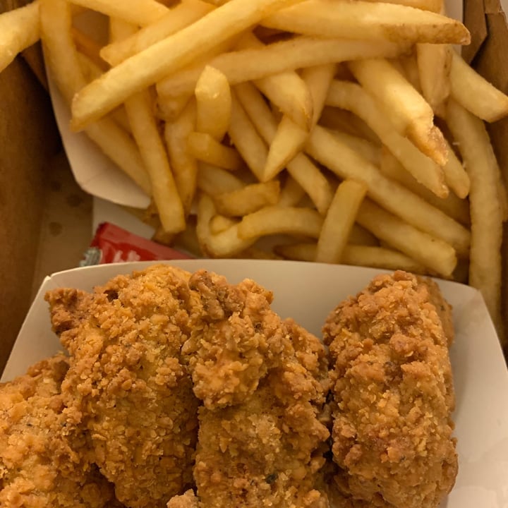 review photo of Burgerlords Tofu Nuggets shared by @alexandraxnicole on 30 Apr 2021 - review