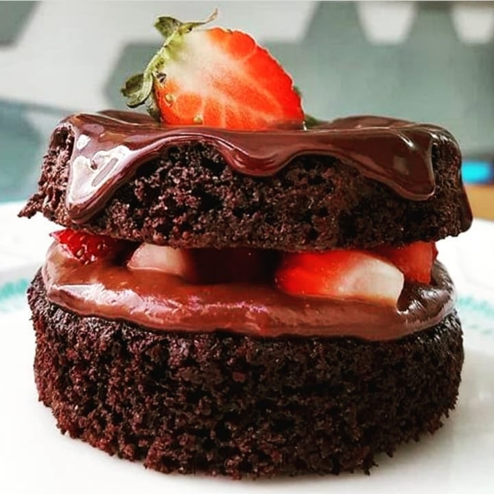 photo of Guna Vegan Mini Bolo De Chocolate Com Morango shared by @cristinasayuri on  04 Aug 2021 - review