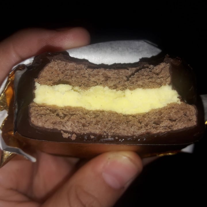 review photo of Green & Veggie Alfajor Vegano relleno de Bananita shared by @ladynoe on 30 Jan 2020 - review