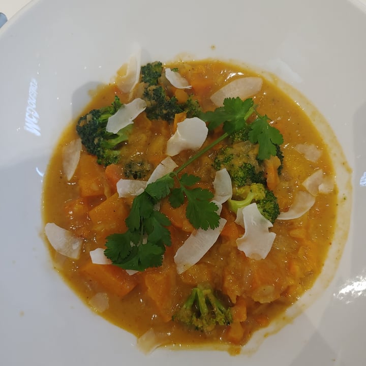 photo of KAUAI Plant thai curry shared by @veganonthesavannah on  30 May 2021 - review