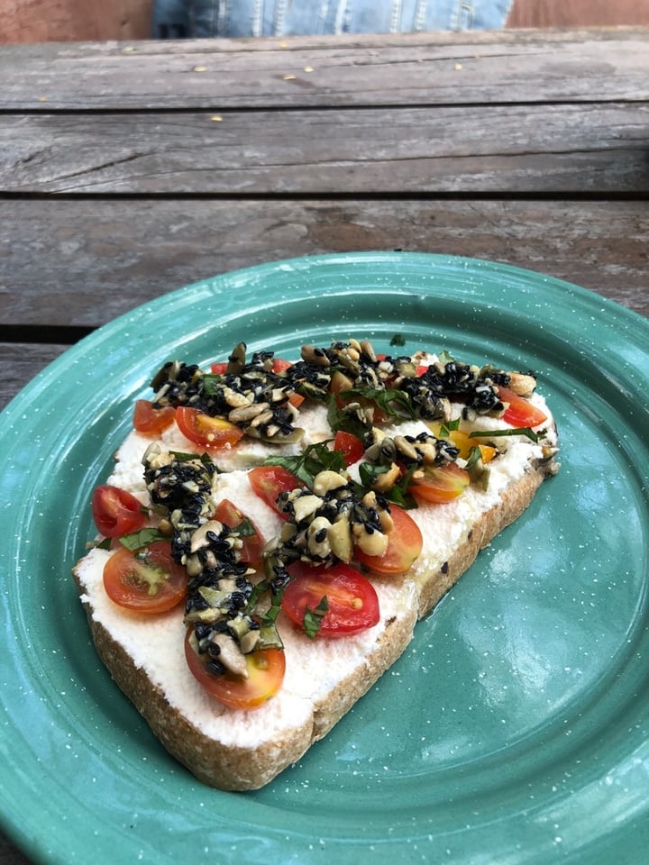 review photo of FRESCO HÁBITO Cerrado Permanentemente Toast Capresse shared by @dannielazetina on 11 Mar 2020 - review