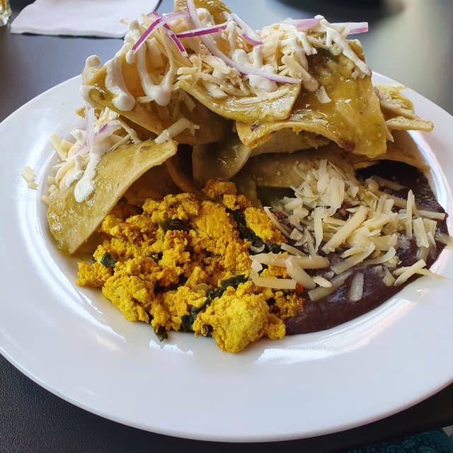 Photo of the dish “Chilaquiles con huevo”