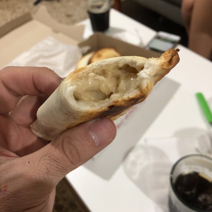 review photo of Pizzas y Empanadas IL Giardino De Devoto Empanada De Paparella Y Cebolla shared by @collramiro on 09 Feb 2020 - review