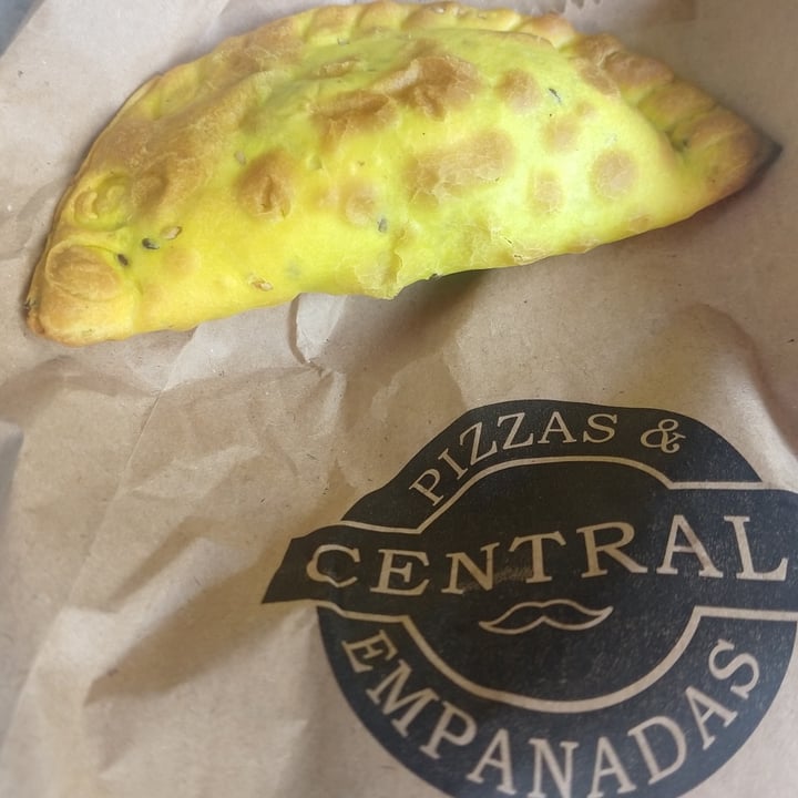 photo of Central Pizzas y Empanadas- San Telmo Empanada de pollo al curry shared by @lelemore on  24 May 2022 - review