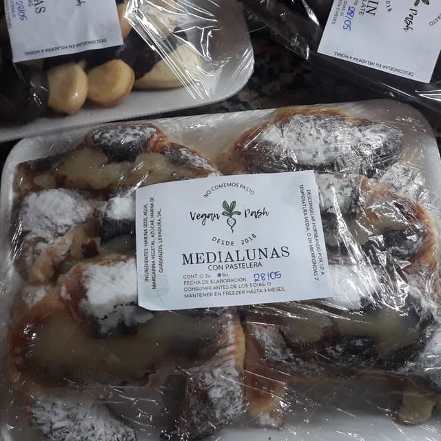 Photo of the dish “Medialunas Rellenas De Pastelera”
