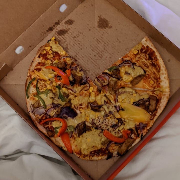 photo of Dominos Pizza Vegan BBQ shared by @frauknabe on  30 Nov 2020 - review