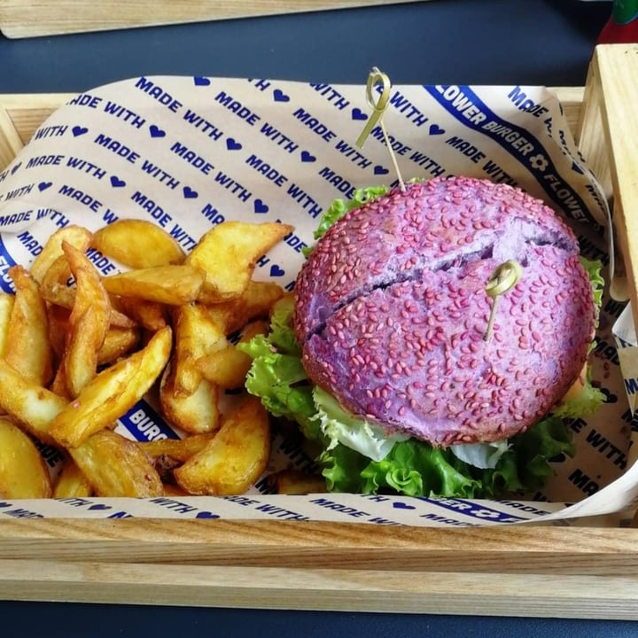photo of Flower Burger Flower Burger shared by @ccamsz on  04 Aug 2022 - review