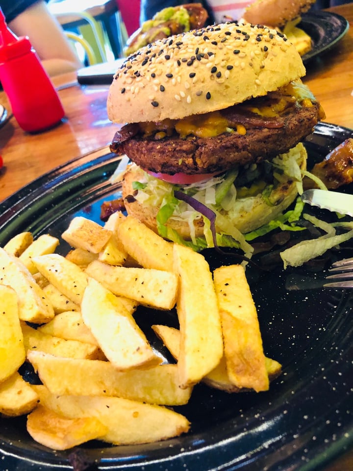 review photo of Revolucion Verde Beyond Burger shared by @mariohvrtado on 27 May 2019 - review
