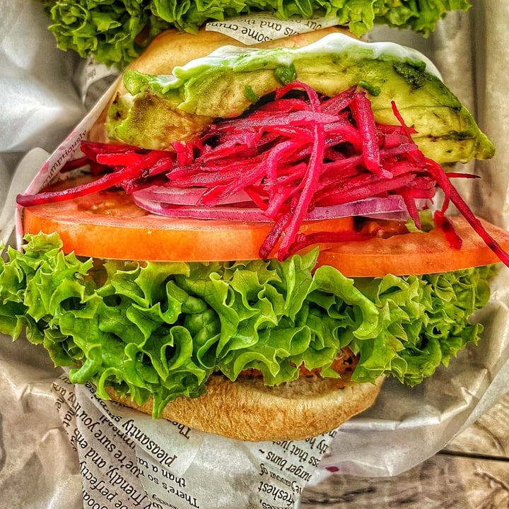 photo of VeganBurg Singapore Avocado Beetroot Burger shared by @r3ginaa on  31 Aug 2022 - review