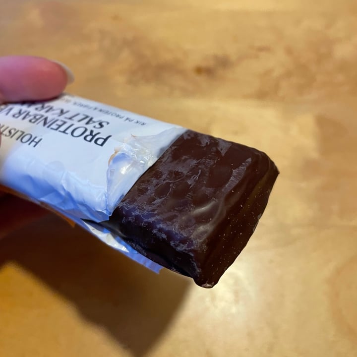 review photo of HOLISTIC Proteinbar vegan salt karamell shared by @eliska on 29 Nov 2022 - review