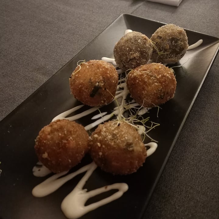 photo of L'Artesanal Croquetas shared by @mbasquens on  07 May 2022 - review